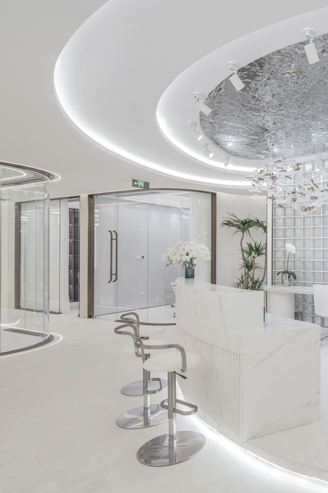 Klinik karşılama ve bekleme alanı